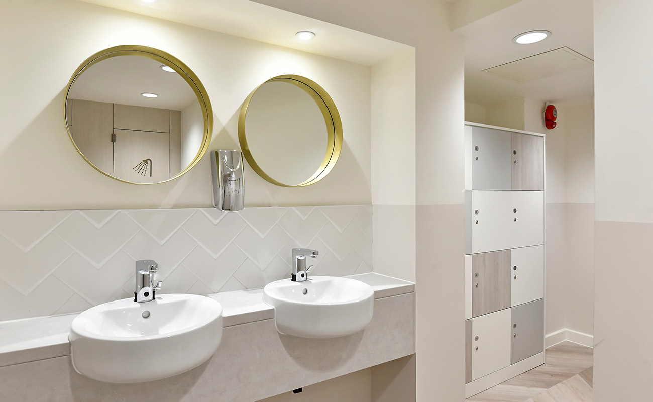 Basement shower room with lockers and WCs.